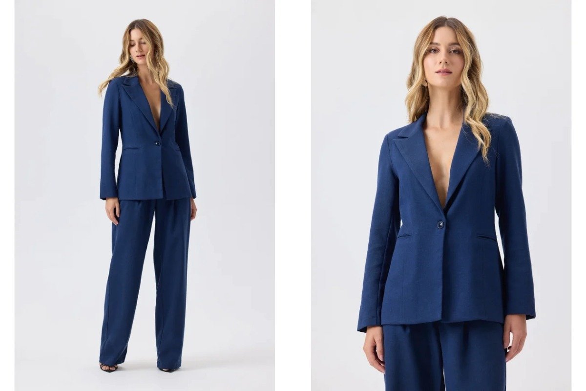 mulher usando conjunto de alfaiataria na cor azul cobalto