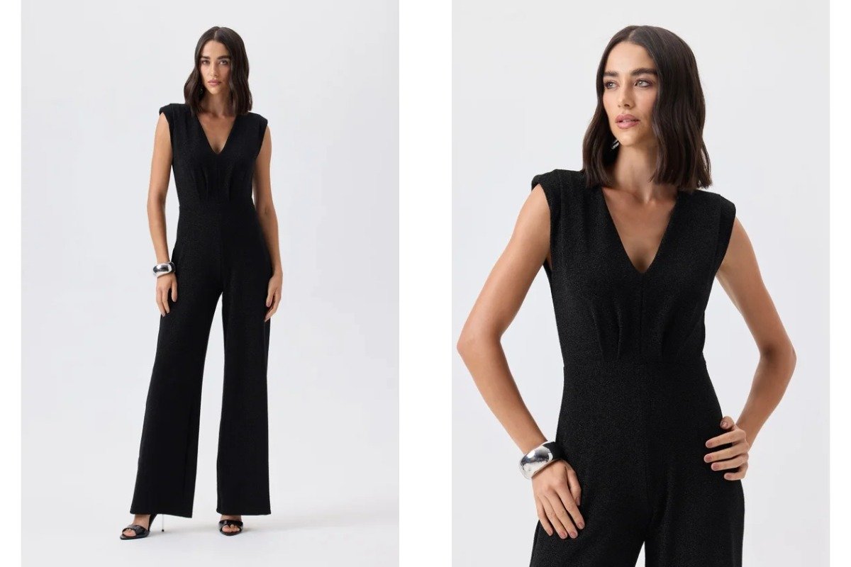 mulher usando macaquinho preto