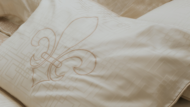 Acabamento em jacquard com padrão discreto