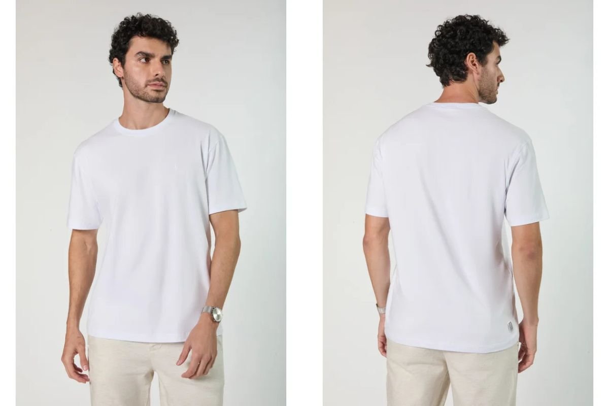 homem com camiseta branca